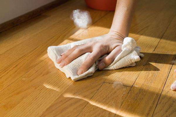 How to clean laminate floors